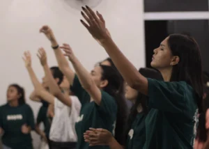Juventude El Shaday PHB - Amizade e Fé Grupo de jovens da Mocidade El Shaday Parnaíba reunidos em momento de alegria e comunhão.