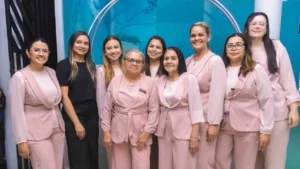 Mulheres OJP El Shaday: Coluna de Oração em Parnaíba Grupo de mulheres do ministério OJP da Igreja El Shaday Parnaíba usando uniformes rosa.